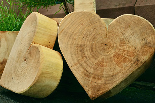 Advertise your Regina area woodworking products, for special occasions or any time!